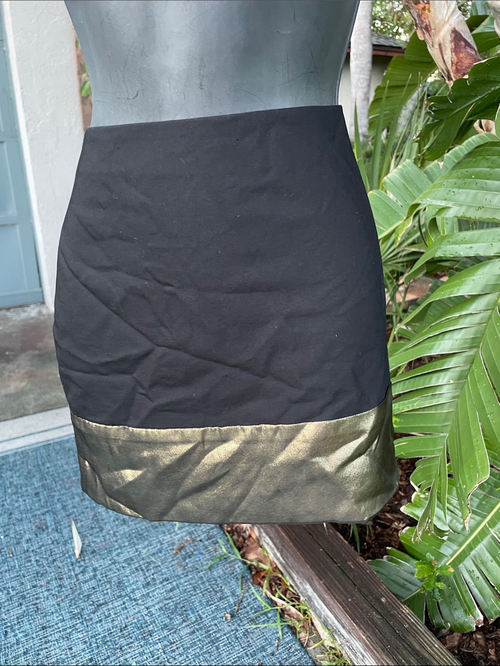 Express gold, trimmed low rise, mini skirt
